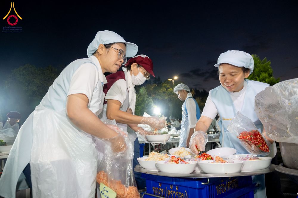 ภาพ No.289484:วันที่ 7 มกราคม พ.ศ. 2569 พิธีถวายภัตตาหารเป็นสังฆทาน แด่พระธรรมยาตรา ในโครงการธรรมยาตรา กตัญญูบูชา มหาปูชนียาจารย์ พระมงคลเทพมุนี(สด จนฺทสโร) พระผู้ปราบมาร อนุสรณ์สถาน 7 แห่ง ปีที่ 14 ณ อนุสรณ์สถานมหาวิหารพระมงคลเทพมุนี (โลตัสแลนด์) อ.สองพี่น้อง จ.สุพรร