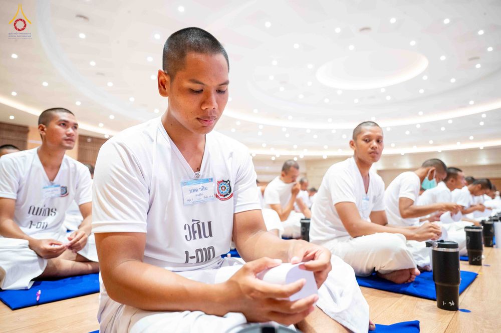 ภาพ No.341549:วันที่ 26 กรกฎาคม พ.ศ. 2569 โครงการพัฒนาคุณธรรม จริยธรรม สำหรับนักเรียนนายสิบตำรวจ (นสต.) รุ่นที่ 17 ศูนย์ฝึกอบรมตำรวจภูธรภาค 1 ได้จัดกิจกรรม  จุดเทียนรวมใจและปฏิบัติธรรมเจริญสมาธิภาวนา เพื่อน้อมอุทิศถวายเป็นพระราชกุศลฯ ณ ศูนย์ปฏิบัติธรรมเวิล์ดพีช วัลเล่