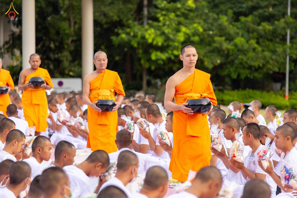 ภาพ No.341006:วันที่ 26 กรกฎาคม พ.ศ. 2569 โครงการพัฒนาคุณธรรม จริยธรรม สำหรับนักเรียนนายสิบตำรวจ (นสต.) รุ่นที่ 17 ศูนย์ฝึกอบรมตำรวจภูธรภาค 1 ได้จัดกิจกรรม ตักบาตรเพื่อน้อมอุทิศถวายเพื่อเป็นพระราชกุศลฯ  และปฏิบัติธรรม ติวธรรมมะ ณ ศูนย์ปฏิบัติธรรมเวิล์ดพีช วัลเล่ย์ (Wo
