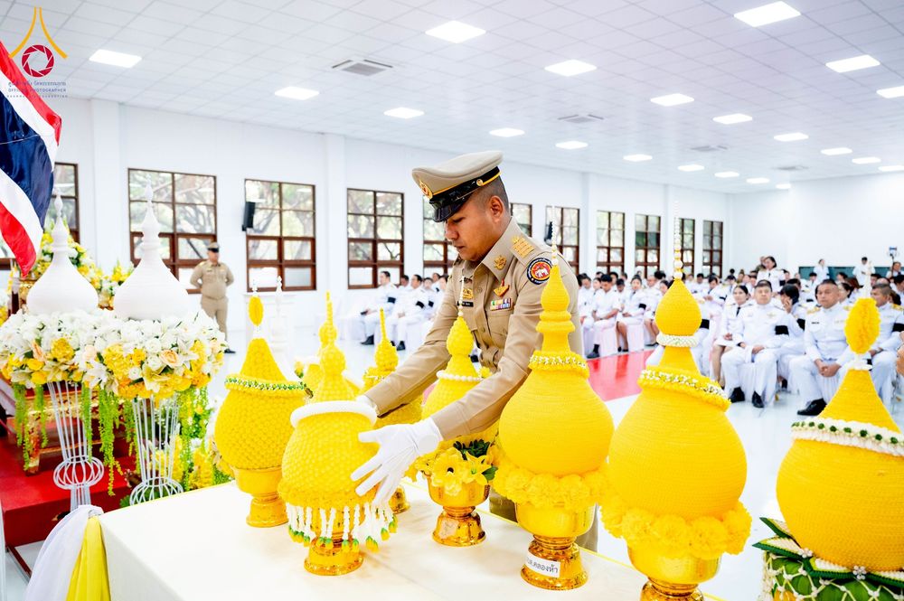 ภาพ No.276095:วันที่ 5 ธันวาคม พ.ศ. 2568 พสกนิกรอำเภอคลองหลวง พร้อมใจบำเพ็ญกุศลอุทิศถวาย “ในหลวงรัชกาลที่ 9” น้อมรำลึกในพระมหากรุณาธิคุณ เนื่องในวันคล้ายวันพระบรมราชสมภพ วันชาติ และวันพ่อแห่งชาติ ณ อาคารปลูกศรัทธา 2 วัดพระธรรมกาย อำเภอคลองหลวง จังหวัดปทุมธานี