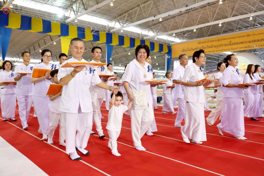 ภาพ No.251639:วันที่ 10 ตุลาคม พ.ศ. 2568 พิธีทอดผ้าป่าสมทบกฐินวัดพระธรรมกาย และสมทบกฐิน 30,000 กว่าวัดทั่วประเทศ ครั้งที่ 3 ณ สภาธรรมกายสากล วัดพระธรรมกาย