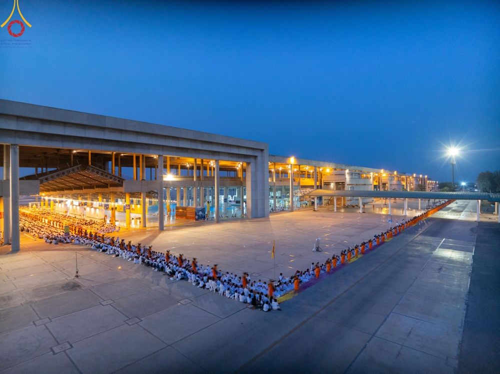 ภาพ No.202092:พิธีต้อนรับพระธรรมยาตรา ณ อนุสรณ์สถานลำดับที่ 7 สถานที่ขยายวิชชาธรรมกาย วัดพระธรรมกาย ต.คลองสาม อ.คลองหลวง จ.ปทุมธานี ในโครงการธรรมยาตรา กตัญญูบูชา มหาปูชนียาจารย์ พระมงคลเทพมุนี(สด จนฺทสโร) พระผู้ปราบมาร อนุสรณ์สถาน 7 แห่ง ปีที่ 13 วันที่ 26 มกราคม 2568