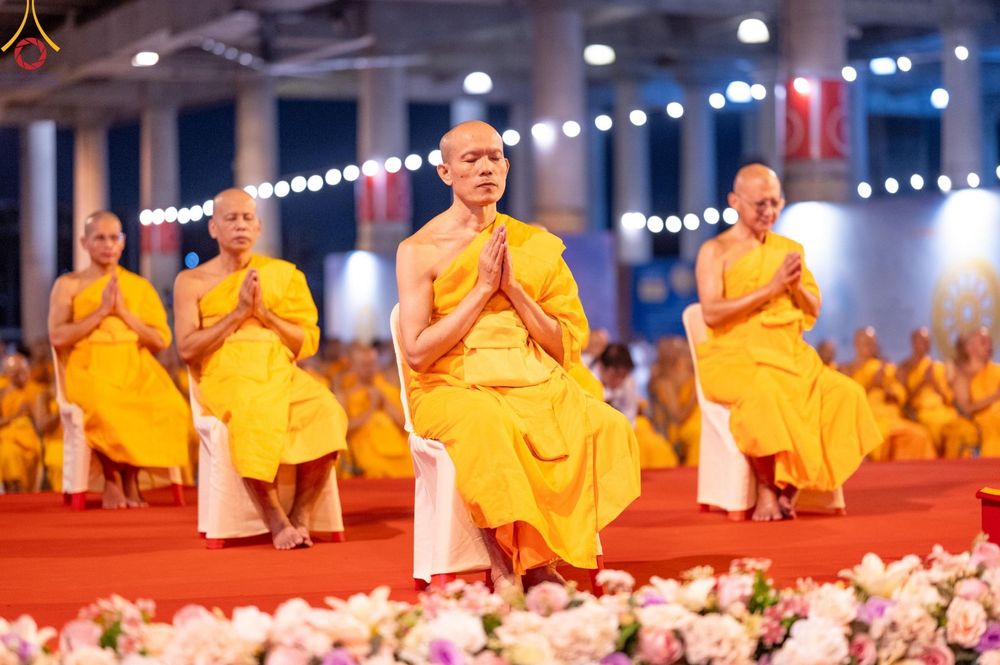 ภาพ No.154893:พิธีจุดประทีป, พิธีฉลองชัยสวดมนต์บทธัมมจักกัปปวัตนสูตร ณ มหารัตนวิหารคด วัดพระธรรมกาย วันอังคารที่ 17 กันยายน พ.ศ. 2567