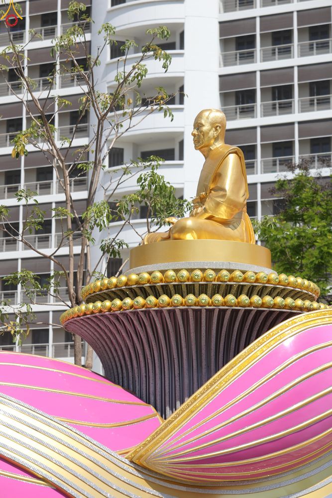 ภาพ No.304558:วันที่ 25 มกราคม พ.ศ. 2569 พิธีต้อนรับพระธรรมยาตรา (ภาพชุดที่ 2) รร.สามัคคีราษฏร์บำรุง-วัดพระธรรมกาย ในโครงการธรรมยาตรา กตัญญูบูชา มหาปูชนียาจารย์ พระมงคลเทพมุนี(สด จนฺทสโร) พระผู้ปราบมาร อนุสรณ์สถาน 7 แห่ง ปีที่ 14