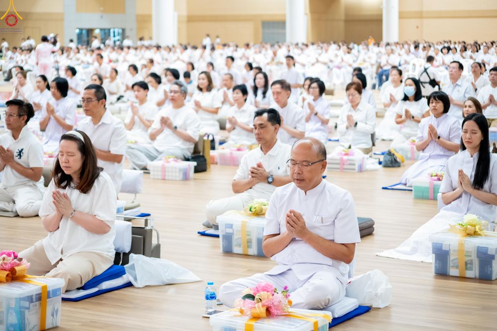 ภาพ No.280520:วันที่ 28 ธันวาคม พ.ศ.2568 พิธีถวายอุปกรณ์ทำความสะอาด ณ ห้องแก้วสารพัดนึก วัดพระธรรมกาย