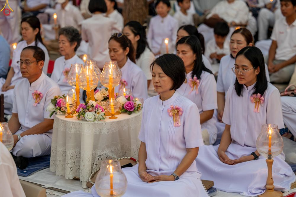 ภาพ No.297127:วันที่ 17 มกราคม พ.ศ. 2569 พิธีจุดประทีปถวายเป็นพุทธบูชา และบูชาธรรมมหาปูชนียาจารย์ (ภาพชุดที่ 2) ณ วัดโบสถ์บน ต.บางคูเวียง จ.นนทบุรี อนุสรณ์สถานลำดับที่ 4 สถานที่เกิดด้วยกายธรรม ในโครงการธรรมยาตรา กตัญญูบูชา มหาปูชนียาจารย์ พระมงคลเทพมุนี(สด จนฺทสโร) พร