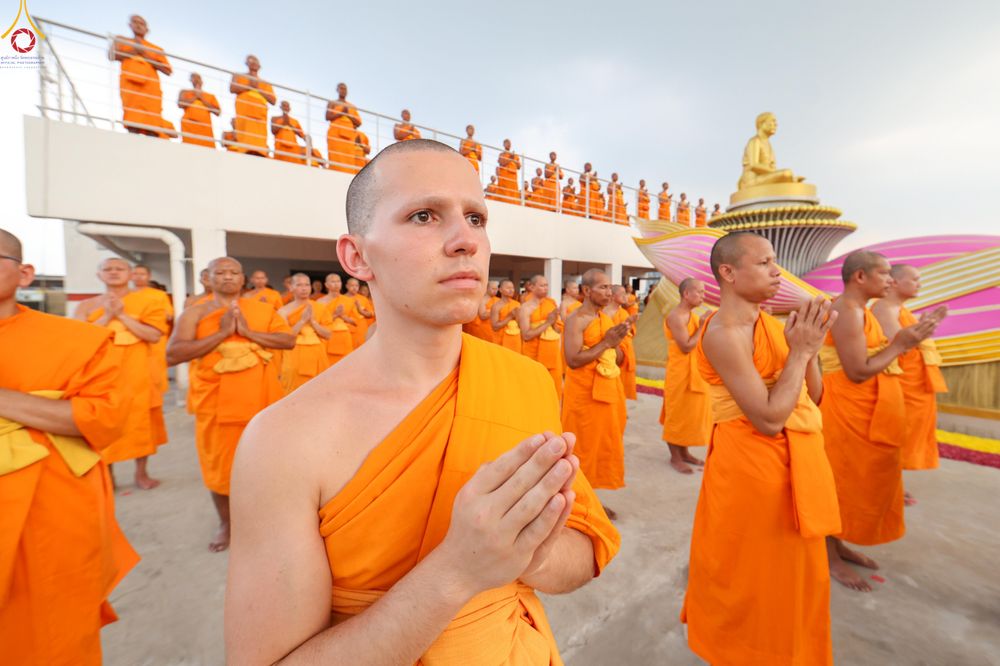 ภาพ No.300043:วันที่ 22 มกราคม พ.ศ.2569 พระธรรมยาตราปฏิบัติธรรม และถ่ายภาพหมู่ประวัติศาสตร์ ณ อาคารธรรมยาตรา กตัญญูบูชามหาปูชนียาจารย์  ตรงข้ามวัดปากน้ำภาษีเจริญ จ.กรุงเทพมหานคร ในโครงการธรรมยาตรา กตัญญูบูชา มหาปูชนียาจารย์ พระมงคลเทพมุนี(สด จนฺทสโร) พระผู้ปราบมาร อนุ