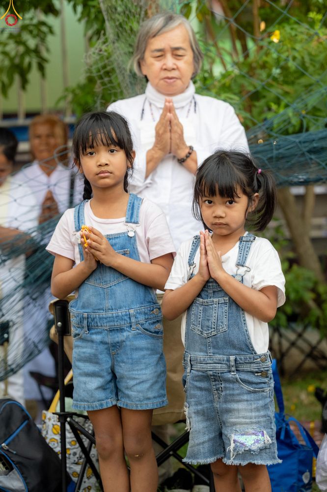 ภาพ No.296901:วันที่ 17 มกราคม พ.ศ. 2569 พิธีจุดประทีปถวายเป็นพุทธบูชา และบูชาธรรมมหาปูชนียาจารย์  ณ วัดโบสถ์บน ต.บางคูเวียง จ.นนทบุรี อนุสรณ์สถานลำดับที่ 4 สถานที่เกิดด้วยกายธรรม ในโครงการธรรมยาตรา กตัญญูบูชา มหาปูชนียาจารย์ พระมงคลเทพมุนี(สด จนฺทสโร) พระผู้ปราบมาร อ