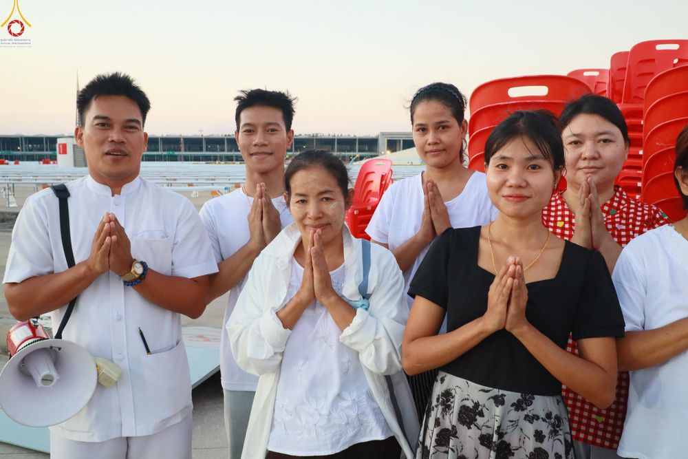 ภาพ No.322033:วันที่ 12 -13 เมษายน พ.ศ.2569 การเตรียมกล่องไทยธรรม + การขนย้ายเก้าอี้ เพื่องานถวายมหาสังฆทาน 40,000 กว่าวัดทั่วประเทศ วันคุ้มครองโลก 22 เมษายน พ.ศ.2569 วัดพระธรรมกาย