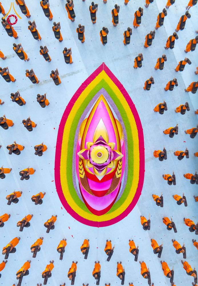 ภาพ No.294656:วันอาทิตย์ที่ 14 ธันวาคม พ.ศ.2568 พระธรรมยาตราปฏิบัติธรรมและถ่ายภาพหมู่ประวัติศาสตร์ ณ วัดสองพี่น้อง ต.ต้นตาล อ.สองพี่น้อง จ.สุพรรณบุรี ในโครงการธรรมยาตรา กตัญญูบูชา มหาปูชนียาจารย์ พระมงคลเทพมุนี(สด จนฺทสโร) พระผู้ปราบมาร อนุสรณ์สถาน 7 แห่ง ปีที่ 14