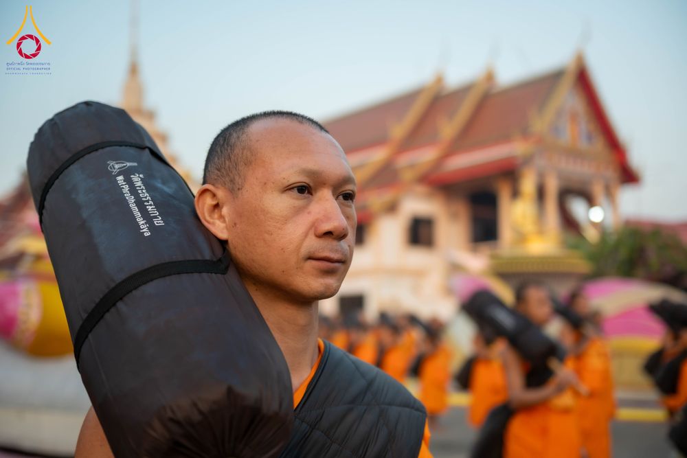 ภาพ No.297340:วันที่ 15 มกราคม พ.ศ.2569 พระธรรมยาตราปฏิบัติธรรมและถ่ายภาพหมู่ประวัติศาสตร์ อนุสรณ์สถานลำดับที่ 4 สถานที่เกิดด้วยกายธรรม  ณ วัดโบสถ์บน ต.บางคูเวียง จ.นนทบุรี ในโครงการธรรมยาตรา กตัญญูบูชา มหาปูชนียาจารย์ พระมงคลเทพมุนี(สด จนฺทสโร) พระผู้ปราบมาร อนุสรณ์ส