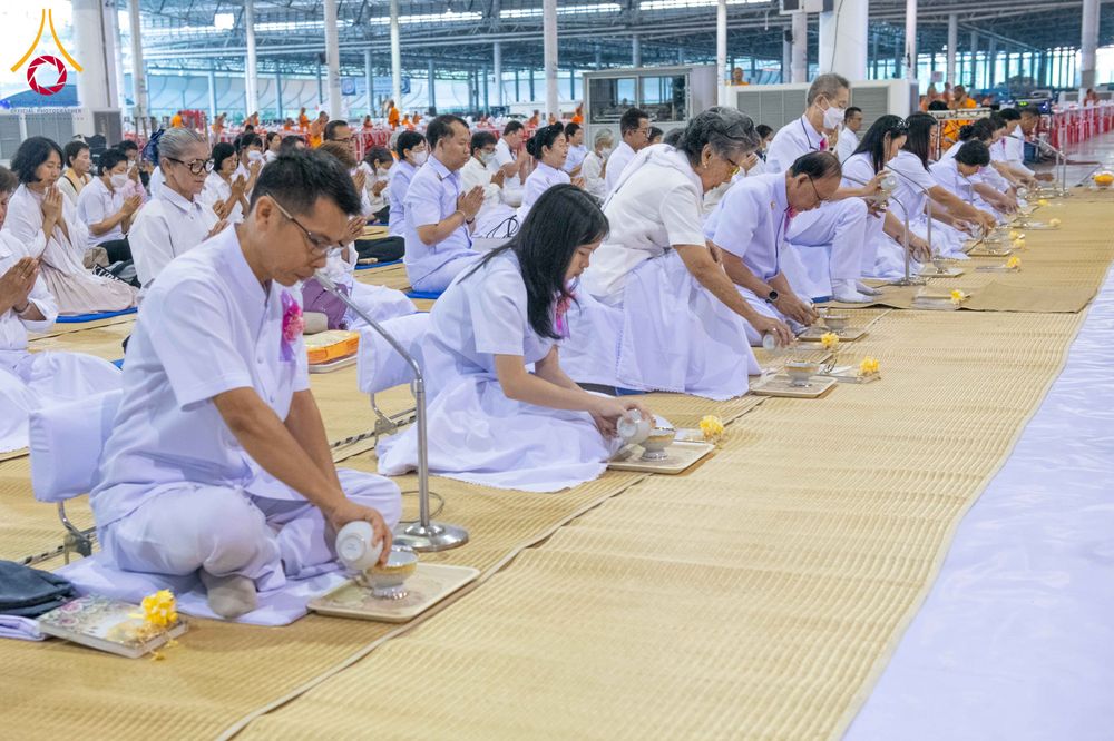 ภาพ No.305594:วันที่ 29 มกราคม พ.ศ. 2569 พิธีถวายภัตตาหารเป็นสังฆทาน แด่พระธรรมยาตรา ณ วัดพระธรรมกาย  จังหวัดปทุมธานี ในโครงการธรรมยาตรา กตัญญูบูชา มหาปูชนียาจารย์ พระมงคลเทพมุนี(สด จนฺทสโร) พระผู้ปราบมาร อนุสรณ์สถาน 7 แห่ง ปีที่ 14