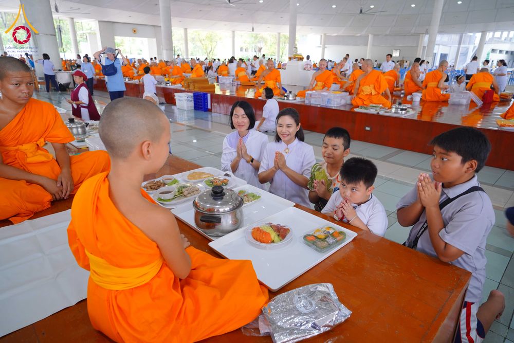 ภาพ No.322843:วันที่ 18 เมษายน พ.ศ. 2569 พิธีถวายภัตตาหารเมนูสวรรค์ เพื่อการบรรลุธรรม ณ หอฉันคุณยายอาจารย์ฯ วัดพระธรรมกาย