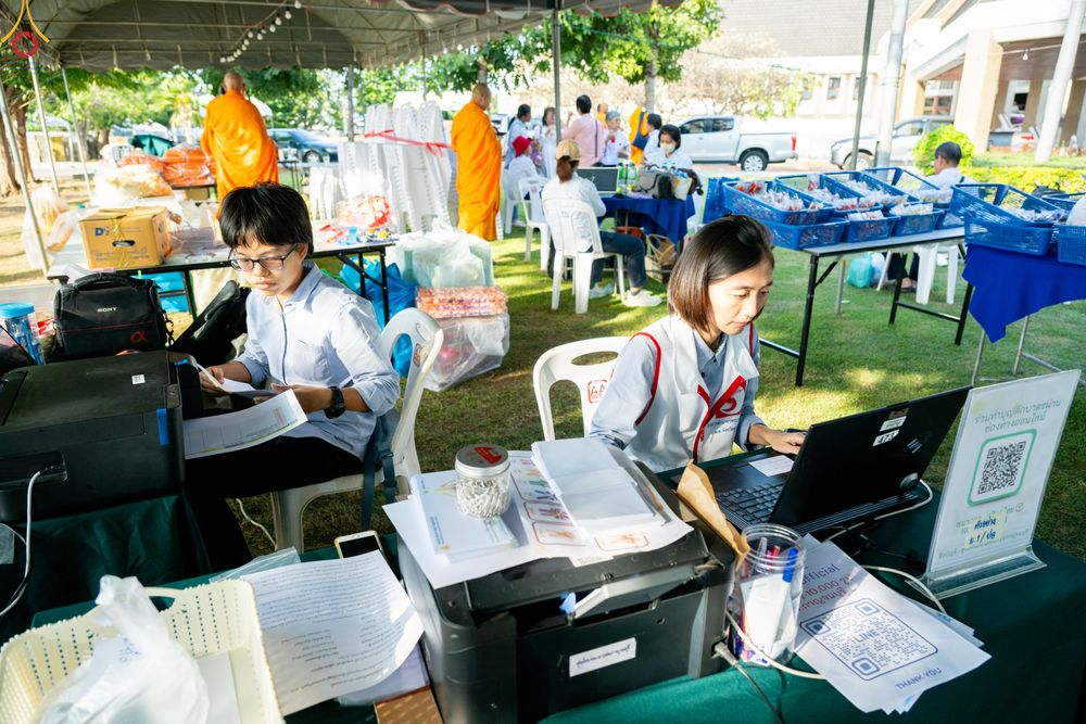 ภาพ No.282397:วันที่ 19 -20 ธันวาคม พ.ศ.2568 เบื้องหลังความสำเร็จ ของการจัดงานตักบาตร พระ 10,000 รูป Skywalk กาญจนบุรี