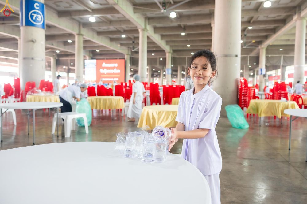 ภาพ No.325910:วันที่ 22 เมษายน พ.ศ.2569(วันคุ้มครองโลก) งานถวายมหาสังฆทาน 40,000 กว่าวัดทั่วประเทศ เจ้าหน้าที่ สาธุชน ร่วมใจจัดเตรียมภัตตาหารเพล (ชุด 2)