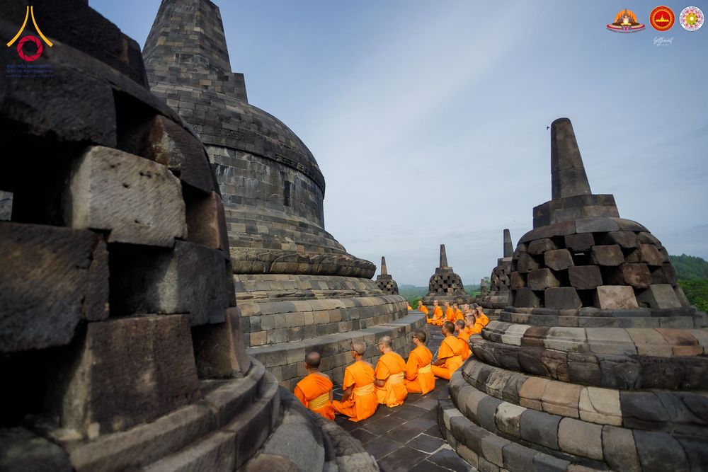 ภาพ No.280110:วันที่ 31 ธันวาคม พ.ศ. 2568 เดินธรรมยาตราที่บรมพุทธโธ อินโดนีเซีย