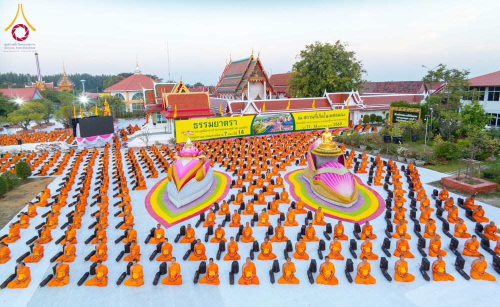 ภาพ No.294612:วันอาทิตย์ที่ 14 ธันวาคม พ.ศ.2568 พระธรรมยาตราปฏิบัติธรรมและถ่ายภาพหมู่ประวัติศาสตร์ ณ วัดสองพี่น้อง ต.ต้นตาล อ.สองพี่น้อง จ.สุพรรณบุรี ในโครงการธรรมยาตรา กตัญญูบูชา มหาปูชนียาจารย์ พระมงคลเทพมุนี(สด จนฺทสโร) พระผู้ปราบมาร อนุสรณ์สถาน 7 แห่ง ปีที่ 14