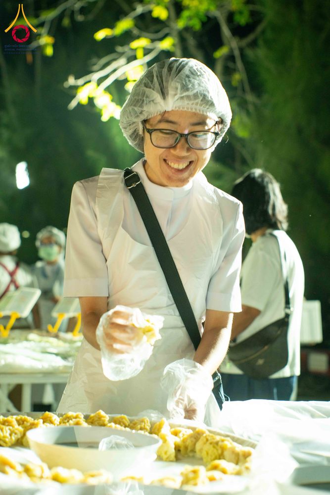 ภาพ No.287958:วันที่ 4 มกราคม พ.ศ. 2569 พิธีถวายภัตตาหารเป็นสังฆทาน แด่พระธรรมยาตรา ในโครงการธรรมยาตรา กตัญญูบูชา มหาปูชนียาจารย์ พระมงคลเทพมุนี(สด จนฺทสโร) พระผู้ปราบมาร อนุสรณ์สถาน 7 แห่ง ปีที่ 14 ณ อนุสรณ์สถานมหาวิหารพระมงคลเทพมุนี (โลตัสแลนด์) อ.สองพี่น้อง จ.สุพรร