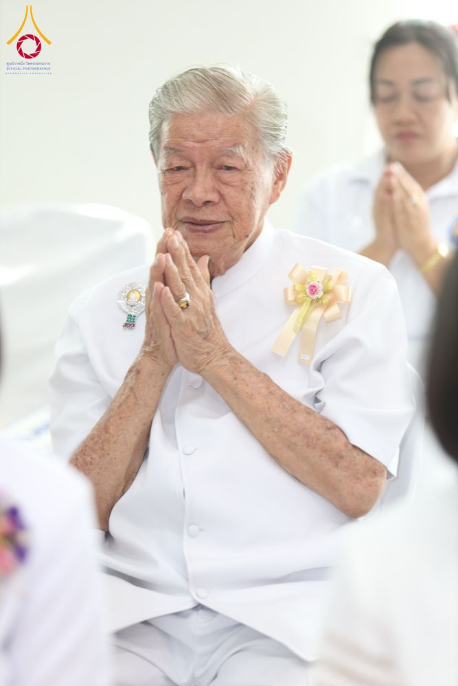 ภาพ No.290358:วันอังคารที่ 6 มกราคม พ.ศ. 2569 พิธีเจริญพุทธมนต์ ปฏิบัติธรรม มอบทุนการศึกษา ถวายสังฆทาน 142 วัด ณ ศูนย์ปฏิบัติธรรมพระมงคลเทพมุนี อ.สองพี่น้อง จ.สุพรรณบุรี