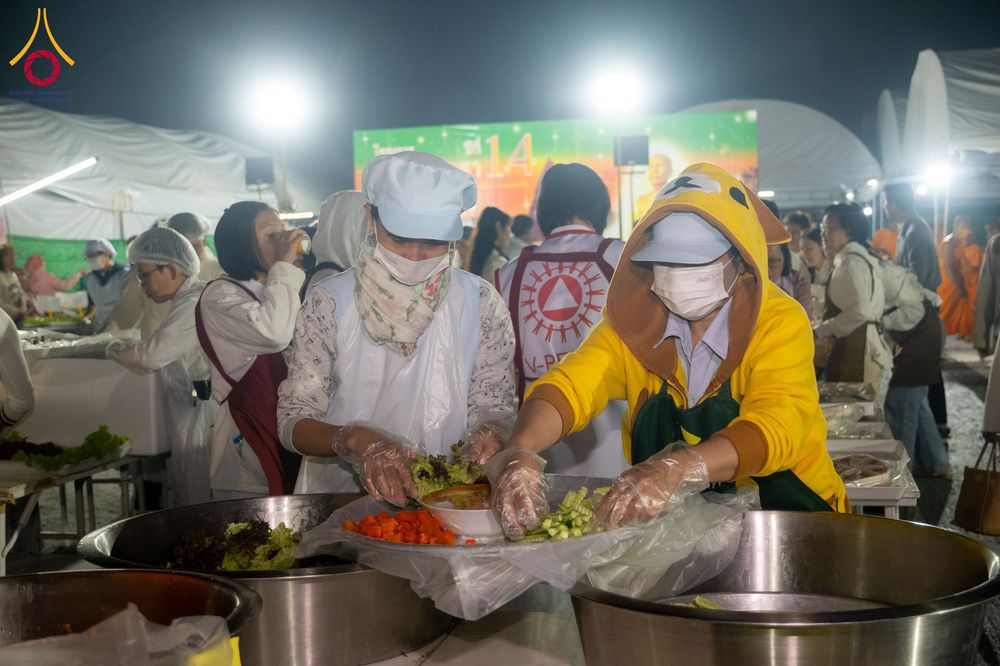 ภาพ No.291306:วันที่ 10 มกราคม พ.ศ. 2569 พิธีถวายภัตตาหารเป็นสังฆทาน แด่พระธรรมยาตรา ณ อนุสรณ์สถานคลองบางนางแท่น อ.สามพราน จ.นครปฐม ในโครงการธรรมยาตรา กตัญญูบูชา มหาปูชนียาจารย์ พระมงคลเทพมุนี(สด จนฺทสโร) พระผู้ปราบมาร อนุสรณ์สถาน 7 แห่ง ปีที่ 14