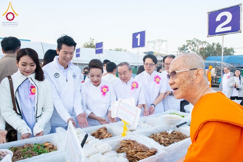 ภาพ No.291390:วันที่ 10 มกราคม พ.ศ. 2569 พิธีถวายภัตตาหารเป็นสังฆทาน แด่พระธรรมยาตรา ณ อนุสรณ์สถานคลองบางนางแท่น อ.สามพราน จ.นครปฐม ในโครงการธรรมยาตรา กตัญญูบูชา มหาปูชนียาจารย์ พระมงคลเทพมุนี(สด จนฺทสโร) พระผู้ปราบมาร อนุสรณ์สถาน 7 แห่ง ปีที่ 14