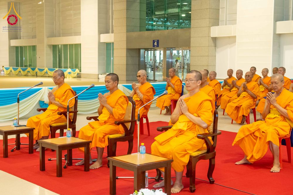 ภาพ No.325620:วันที่ 26 เมษายน พ.ศ.2569 กิจกรรมงานบุญวันอาทิตย์ สาธุชนปฏิบัติธรรมร่วมกัน ณ ห้องแก้วสารพัด 1 วัดพระธรรมกาย ปทุมธานี