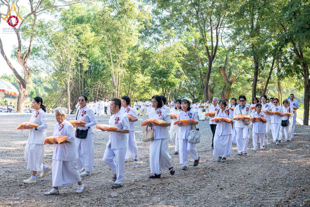 ภาพ No.285727:วันพุธที่ 10 ธันวาคม พ.ศ.2568  พิธีตอกเสาเข็มมงคลต้นสุดท้าย รองรับองค์พระเจดีย์เพื่อสร้างสันติภาพโลก ณ ศูนย์ปฏิบัติธรรมและศูนย์อบรมเยาวชน ชัยนาท