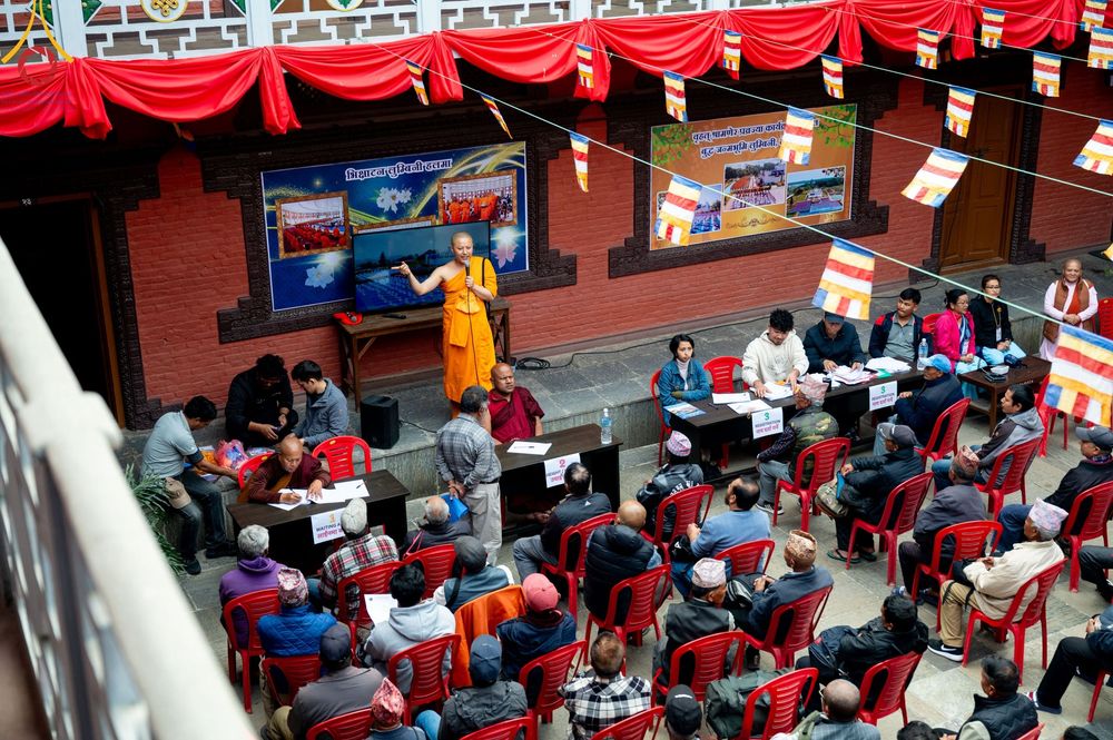 ภาพ No.209849:วันที่ 28 กุมภาพันธ์ พ.ศ.2568 พิธีเปิดโครงการบวชสามเณร พิธีถวายไทยธรรม พิธีขอขมามอบผ้าไตร  ณ เมืองปาตัน ประเทศเนปาล