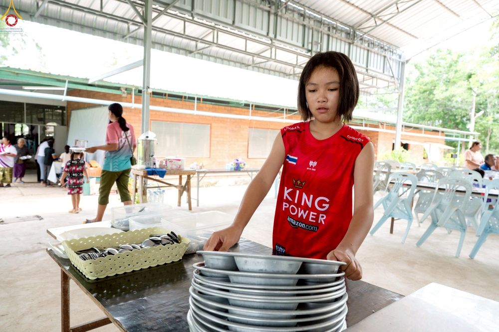 ภาพ No.235477:วันที่ 30-31 กรกฎาคม พ.ศ. 2568 วัดพระธรรมกาย มูลนิธิธรรมกาย ร่วมกับศูนย์ส่งเสริมศีลธรรมจังหวัดสุรินทร์ เปิดศูนย์พักพิงชั่วคราวเพื่อช่วยเหลือประชาชน ผู้อพยพจากเหตุปะทะกันตามแนวชายแดน ไทย-กัมพูชา ตั้งแต่วันที่ 24 กรกฎาคม พ.ศ.2568 เป็นต้นไป