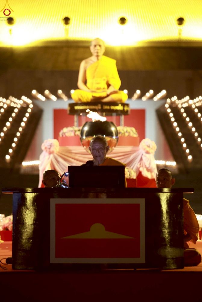 ภาพ No.253713:วันที่ 10 ตุลาคม พ.ศ. 2568 พิธีจุดประทีปบูชาพระผู้ปราบมาร, พิธีจุดประทีปบนพระมหาธรรมกายเจดีย์  20,000 ดวง เนื่องในวันคล้ายวันเกิดครบรอบ 141 ปี พระมงคลเทพมุนี (สด จนฺทสโร)