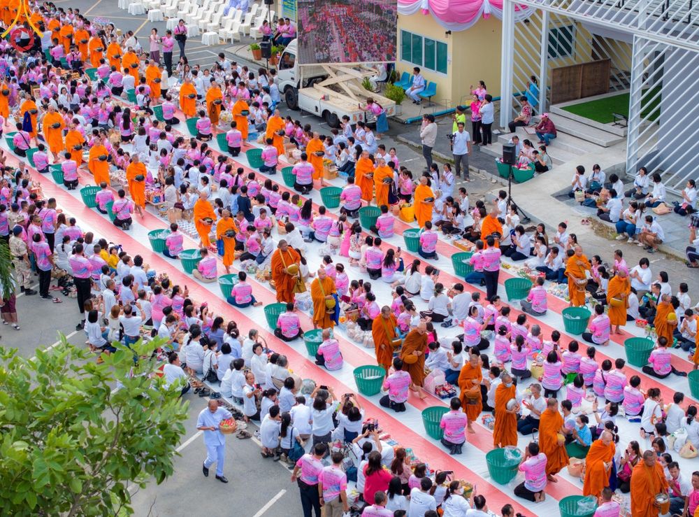 ภาพ No.150880:พิธีเจริญพระพุทธมนต์ และทำบุญตักบาตรแด่คณะสงฆ์ จำนวน 121 รูป เนื่องในโอกาสฉลองครบรอบ 120 ปี อำเภอคลองหลวง จังหวัดปทุมธานี เพื่อถวายเป็นพุทธบูชา ช่วยเหลือผู้ประสบความเดือดร้อนจากอุทกภัย และคณะสงฆ์ 323 วัด 4 จังหวัดชายแดนภาคใต้ วันเสาร์ที่ 31 สิงหาคม พ.ศ. 