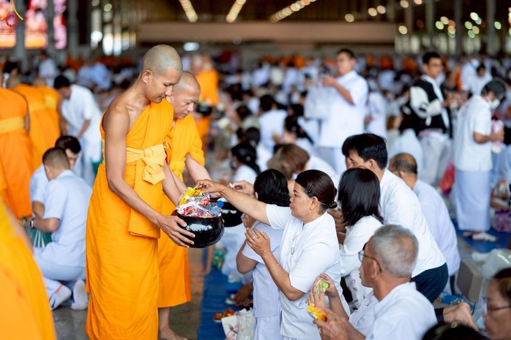 ภาพ No.263948:วันอาทิตย์ที่ 2 พฤศจิกายน พ.ศ. 2568 พิธีตักบาตรอาทิตย์ต้นเดือน ณ บ้านแก้วเรือนทองคุณยายฯ วัดพระธรรมกาย