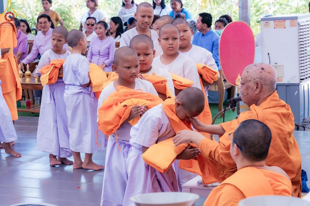 ภาพ No.133522:พิธีขอขมารับผ้าไตร, พิธีบรรพชาสามเณร, สามเณรออกบิณฑบาต ในโครงการบรรพชาสามเณร ฟื้นฟูพระพุทธศาสนาทั่วไทย  ณ ศูนย์ปฏิบัติธรรม และอบรมเยาวชนเมืองยะลา วันที่ 3 เมษายน พ.ศ. 2567