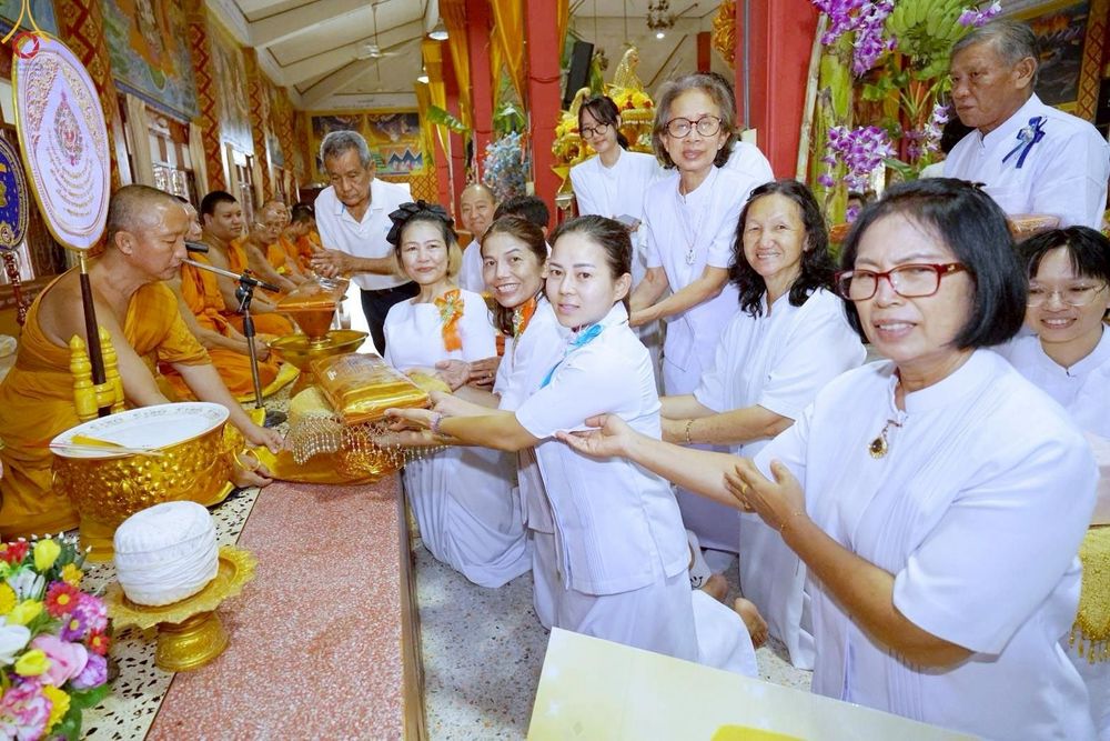 ภาพ No.272383:วันที่ 1 พฤศจิกายน พ.ศ. 2568 พิธีทอดกฐินสามัคคีทั่วไทย ณ วัดสุขวนาราม ต.ดอนรวก  อ.ดอนตูม จ.นครปฐม โดยคณะศิษยานุศิษย์ บูชาธรรม 81 ปี หลวงพ่อธัมมชโย