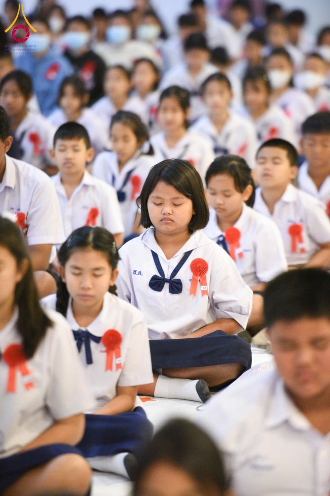 ภาพ No.184420:พิธีมอบโล่ และใบประกาศเกียรติคุณ  โครงการเจริญพระพุทธมนต์ ธัมมจักกัปปวัตตนสูตร  โรงเรียนที่มีผลการดำเนินกิจกรรมดีเด่น จังหวัดสระบุรี  หนึ่งในโครงการหมู่บ้านรักษาศีล 5  และวันรวมพลังเด็กดี V-Star  วันที่ 17 ธันวาคม พ.ศ.2567 ณ ห้างทวีกิจคอมเพล็กซ์ ชั้น 4 อ