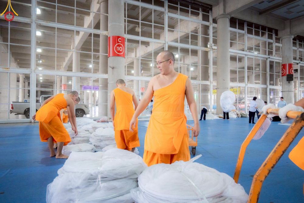 ภาพ No.218243:วันที่ 12-18 เมษายน พ.ศ. 2568 พระภิกษุและเจ้าหน้าที่อาสาสมัคร เตรียมพื้นที่ต้อนรับพักค้างพระสังฆาธิการ เนื่องในงานวันคุ้มครองโลก 22 เมษายน พ.ศ. 2568