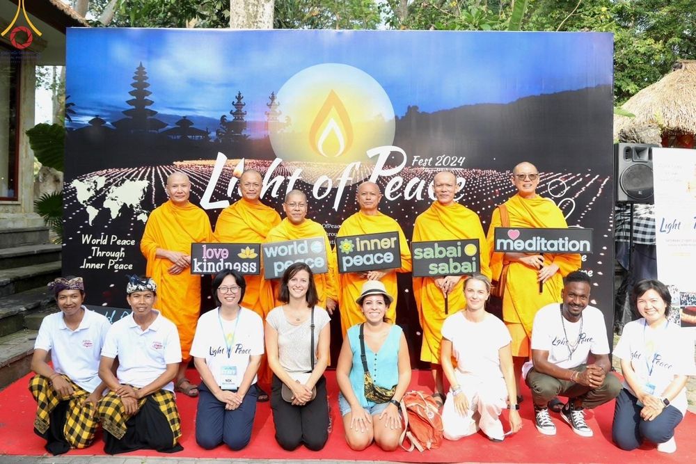 ภาพ No.156358:วัดพุทธบาหลีและวัดพระธรรมกาย จัดปฏิบัติธรรมนานาชาติ 1,151 คนจาก 78 ประเทศ ใน "วันสันติภาพสากล" ณ บาหลี อินโดนีเซีย วันเสาร์ที่ 21 กันยายน พ.ศ. 2567 เวลา 16.00-21.00 น. ณ พิพิธภัณฑ์ ARMA เมืองอูบุด จังหวัดบาหลี ประเทศอินโดนีเซีย