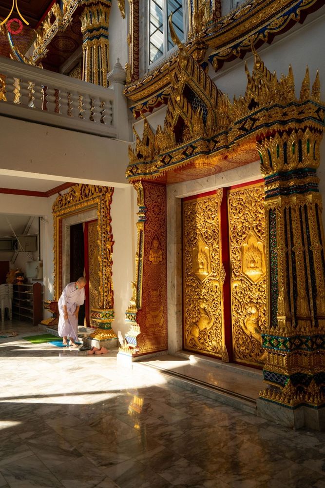 ภาพ No.201277:พระธรรมยาตราปฏิบัติธรรม และถ่ายภาพหมู่ประวัติศาสตร์ ณ อาคารธรรมยาตรา กตัญญูบูชามหาปูชนียาจารย์  ตรงข้ามวัดปากน้ำภาษีเจริญ จ.กรุงเทพมหานคร ในโครงการธรรมยาตรา กตัญญูบูชา มหาปูชนียาจารย์ พระมงคลเทพมุนี(สด จนฺทสโร) พระผู้ปราบมาร อนุสรณ์สถาน 7 แห่ง ปีที่ 13