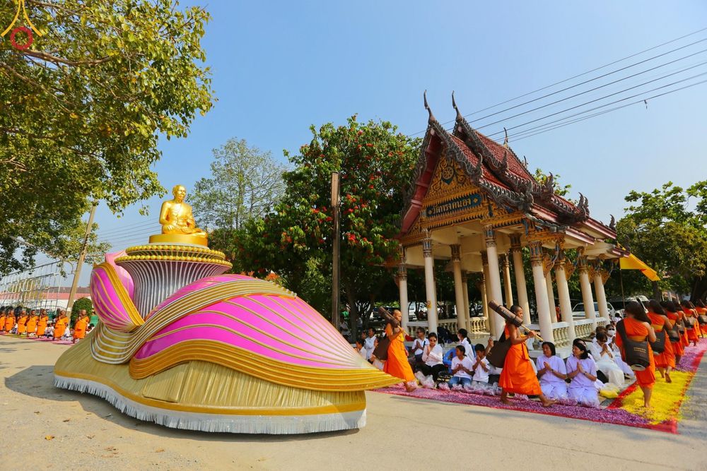 ภาพ No.190730:พิธีต้อนรับพระธรรมยาตรา ณ อนุสรณ์สถาน สถานที่ตั้งมโนปณิธานบวชตลอดชีวิต อนุสรณ์สถานคลองบางนางแท่น อ.สามพราน จ.นครปฐม ในโครงการธรรมยาตรา กตัญญูบูชา มหาปูชนียาจารย์ พระมงคลเทพมุนี(สด จนฺทสโร) พระผู้ปราบมาร อนุสรณ์สถาน 7 แห่ง ปีที่ 13 วันที่ 7 ม.ค.2568