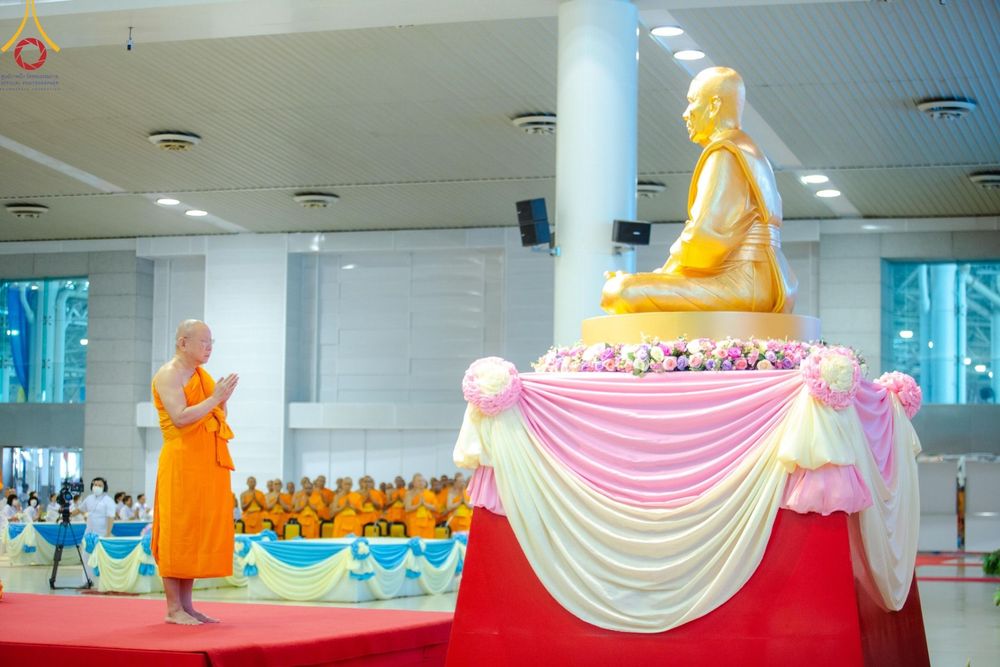 ภาพ No.159945:พิธีปฎิบัติธรรม , พิธีสักการะพระมงคลเทพมุนี (สด จนฺทสโร) พระผู้ปราบมาร ณ สภาธรรมกายสากล วัดพระธรรมกาย วันพฤหัสบดีที่ 10 ตุลาคม พ.ศ. 2567