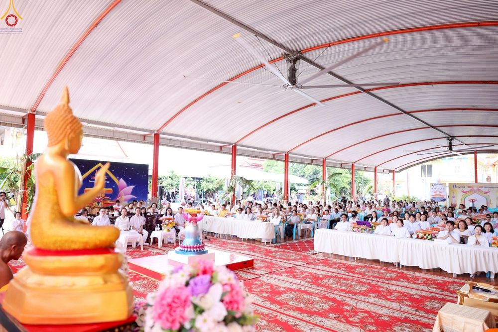 ภาพ No.252571:วันที่ 11 ตุลาคม พ.ศ. 2568 พิธีทอดกฐินสามัคคีทั่วไทย 30,000 วัด โดยคณะศิษยานุศิษย์ บูชาธรรม 81 ปี หลวงพ่อธัมมชโย ณ วัดมงคลพุกการาม ต. คลองสี่  อ.คลองหลวง จ.ปทุมธานี