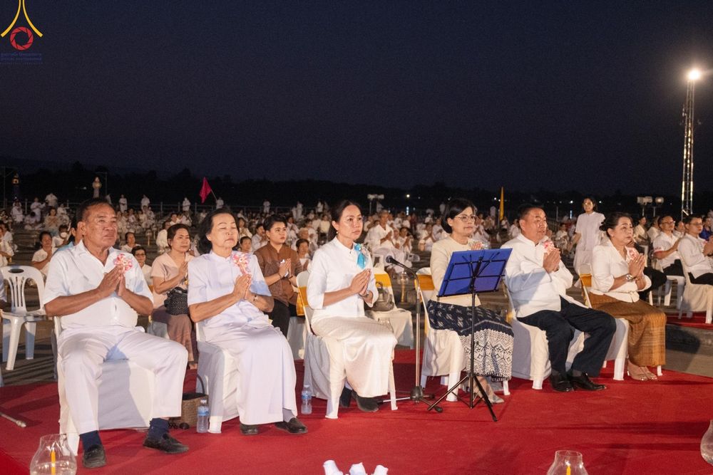 ภาพ No.175923:พิธีจุดประทีปโคมลาน, โคมลอยและลอยกระทง ถวายประทีปเป็นพุทธบูชา สร้างความสว่างไสวให้กับแผ่นดินด้วยแสงธรรม วันที่ 15 พฤศจิกายน พ.ศ. 2567 ณ พุทธอุทยานนานาชาติ อ.โพนพิสัย จ.หนองคาย