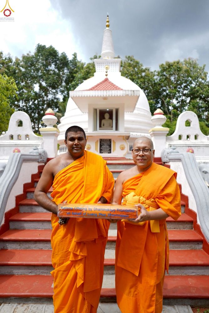 ภาพ No.264863:วันที่ 17 ตุลาคม พ.ศ. 2568 กฐินสมทบต่างประเทศ บูชาธรรม 81 ปี หลวงพ่อธัมมชโย ณ วัดศรีบุปผาราม เมืองปัลเลโปลา ประเทศศรีลังกา 
