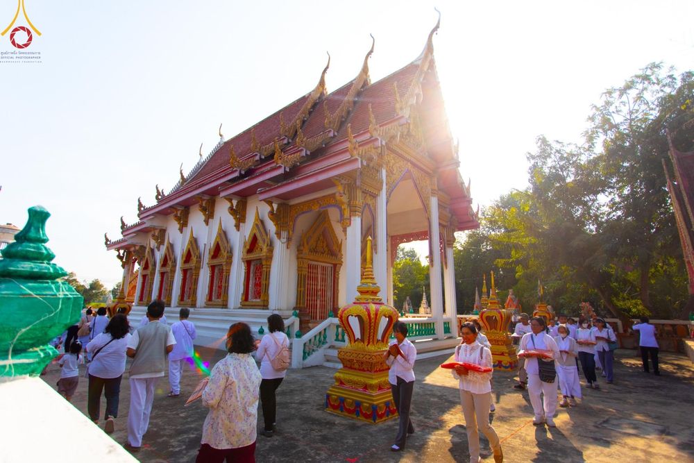 ภาพ No.189289:พิธีทอดผ้าป่าทำนุบำรุงศาสนสถาน ในโครงการธรรมยาตรา กตัญญูบูชา มหาปูชนียาจารย์ พระมงคลเทพมุนี(สด จนฺทสโร) พระผู้ปราบมาร อนุสรณ์สถาน 7 แห่ง ปีที่ 13 ณ วัดใหม่นพรัตน์  ต.เนินพระปรางค์ อ.สองพี่น้อง จ.สุพรรณบุรี วันที่ 5 มกราคม พ.ศ. 2568