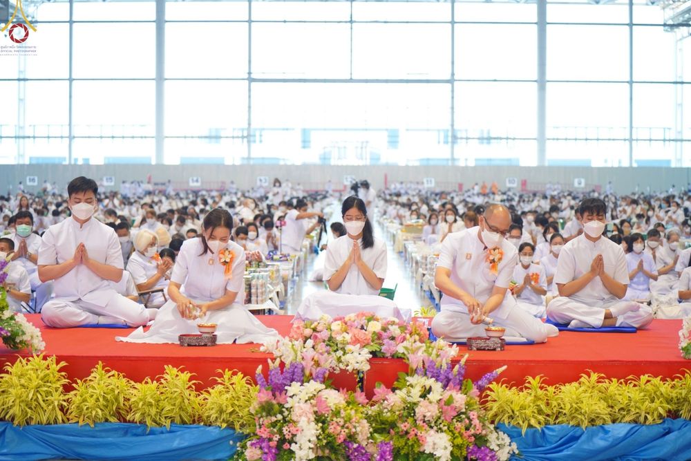 ภาพ No.75532:วัดพระธรรมกายจัด งานบุญวันอาทิตย์ต้นเดือน  มีกิจกรรมดังนี้ พิธีตักบาตร, พิธีบูชาข้าวพระ พระธรรมยาตรารับประกาศนียบัตร โครงการธรรมยาตราฯ ปีที่ 11 ในวันที่ 5 กุมภาพันธ์ พ.ศ. 2566 ณ วัดพระธรรมกาย อ.คลองหลวง จ.ปทุมธานี