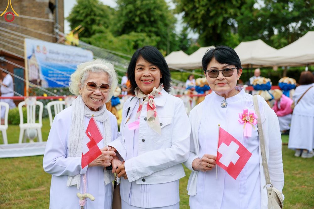 ภาพ No.142550:พิธีพัทธสีมา ประดิษฐานลูกนิมิตมหาสมบัติ สถาปนาอุโบสถวัดพระธรรมกายลอนดอน บูชาธรรม 80 ปี หลวงพ่อธัมมชโย วันเสาร์ที่ 22 มิถุนายน พ.ศ. 2567