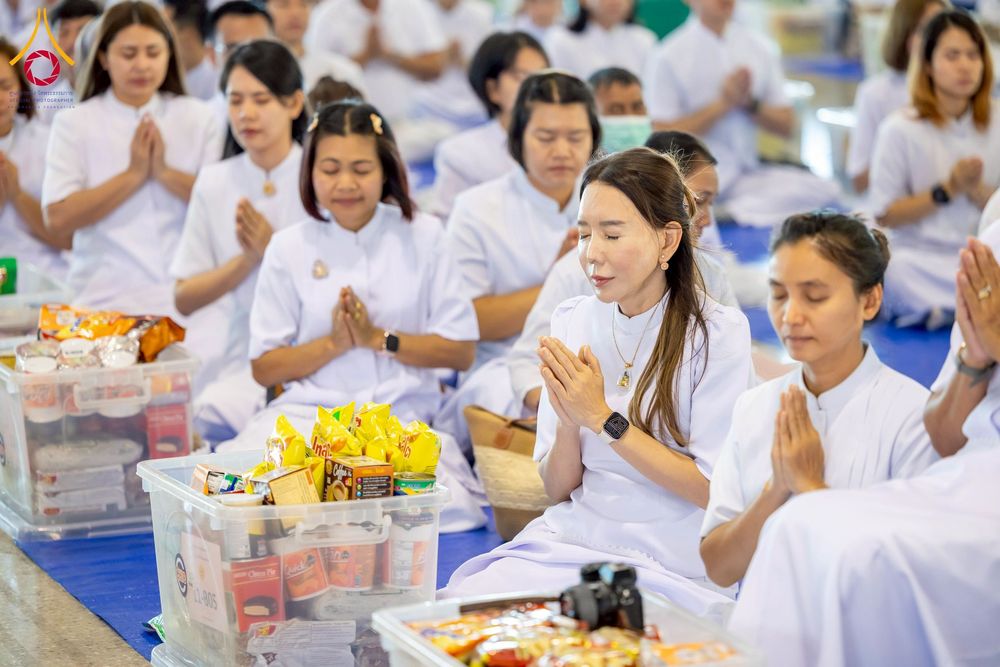 ภาพ No.276971:วันอาทิตย์ที่ 7 ธันวาคม พ.ศ. 2568 พิธีตักบาตรอาทิตย์ต้นเดือน ณ บ้านแก้วเรือนทองคุณยายฯ วัดพระธรรมกาย