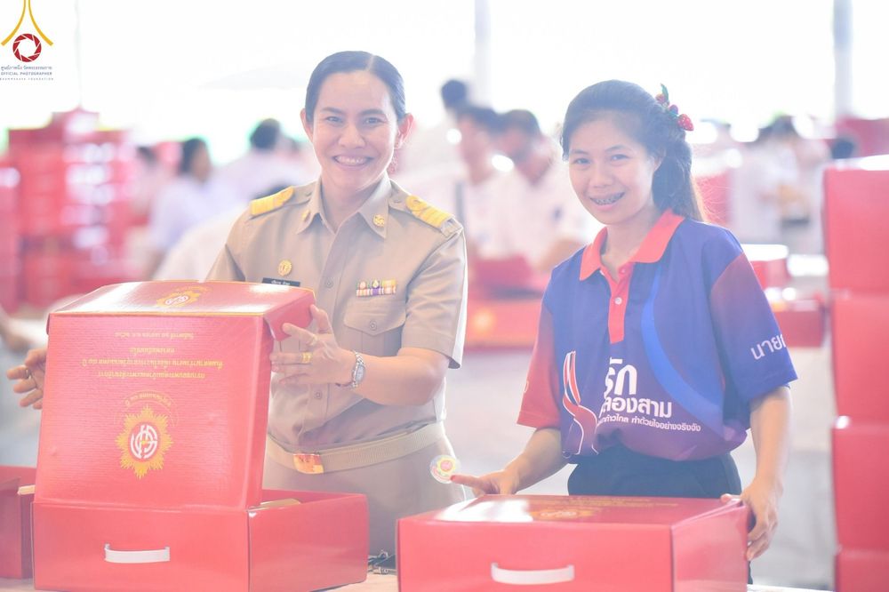 ภาพ No.212001:วันจันทร์ที่ 17 มีนาคม พ.ศ. 2568 บุญบรรจุกล่องไทยธรรม เพื่อถวายแด่พระสังฆาธิการ 40,000 กว่าวัดทั่วไทย ในวันคุ้มครองโลก 22 เมษายน พ.ศ. 2568 ณ บ้านแก้วเรือนทองคุณยายฯ วัดพระธรรมกาย