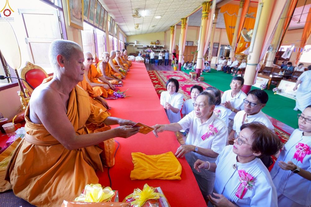 ภาพ No.267478:วันที่ 26 ตุลาคม พ.ศ. 2568 พิธีทอดกฐินสามัคคีทั่วไทย ณ วัดกาหลง อ.บางบ่อ จ.สมุทรปราการ โดยคณะศิษยานุศิษย์ บูชาธรรม 81 ปี หลวงพ่อธัมมชโย