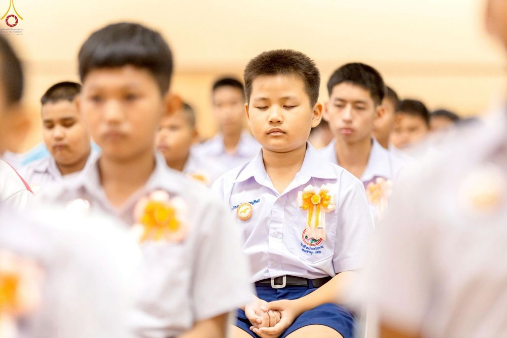 ภาพ No.245893:วันเสาร์ที่ 13 กันยายน พ.ศ. 2568 พิธีมอบผ้าไตรประธานกฐินสัมฤทธิ์เด็กดี V-Star ณ สภาธรรมกายสากล วัดพระธรรมกาย